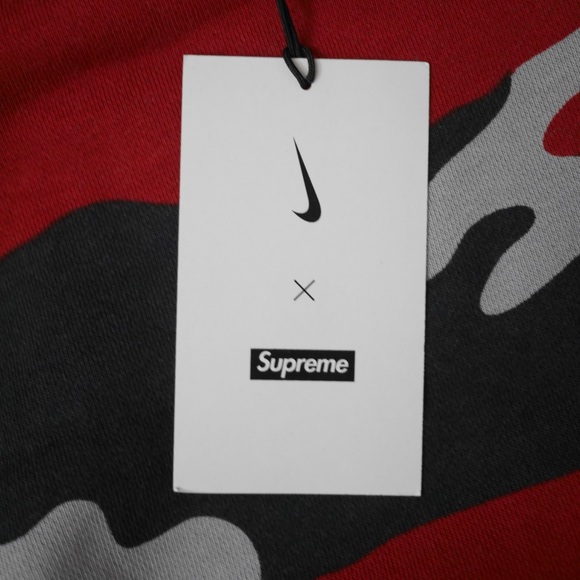 SUPREME/ NIKE ARC CREWNECK RED CAMO/ SIZE LARGE SS22 WEEK 14/ (IN HAND A… - Picture 6 of 10